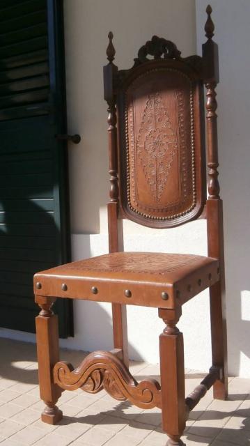 Cadeiras rústicas em couro