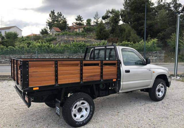 Toyota Hilux caixa de madeira