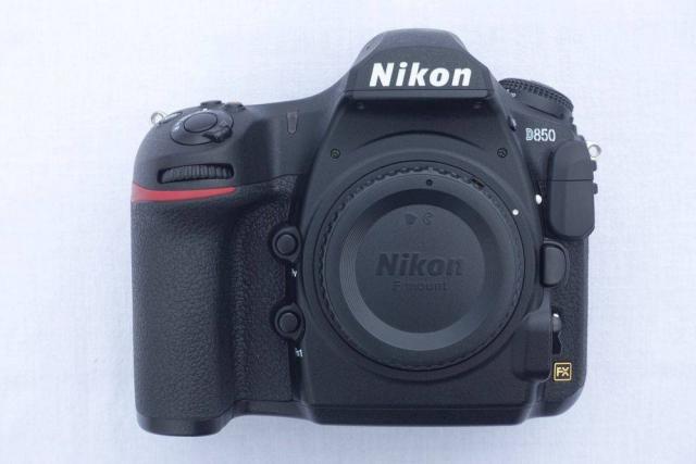 Nikon D850 na embalagem original