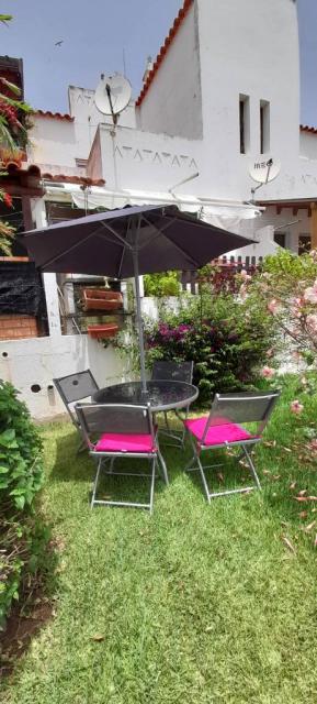 Mesa e cadeiras de jardim