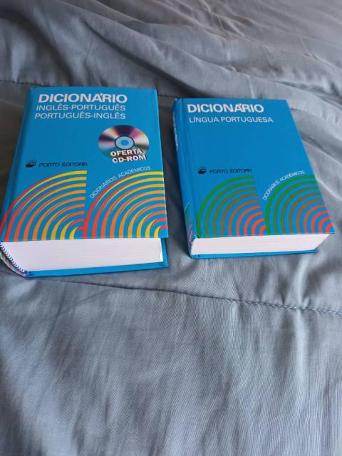 Vendo dois dicionários novos