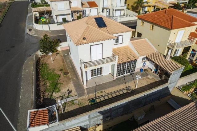 Porto Santo - #VENDA - Moradia T3 em zona residencial privilegiada