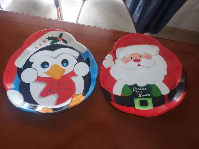 2 pratos de Plástico de Natal