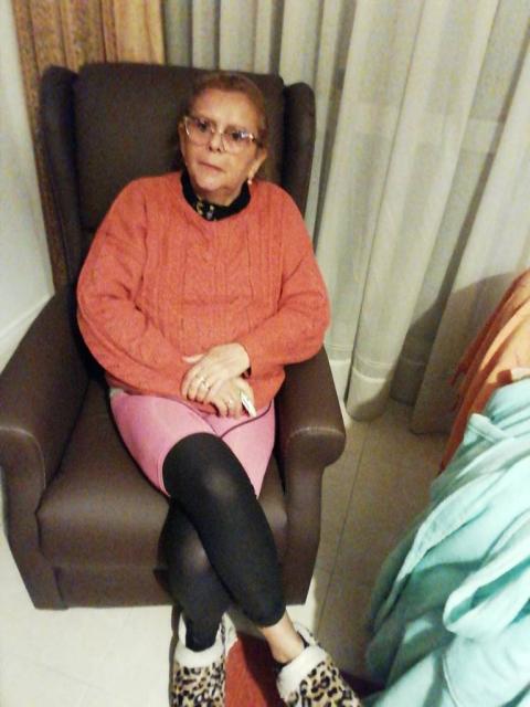 Senhora brasileira com 20anos de experiência de cuidadora de idosos procura emprego