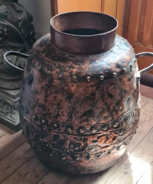 Pote antigo em cobre