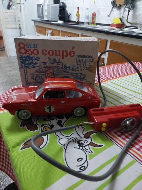 Brinquedo antigo  Carro Seat 850 coupé
