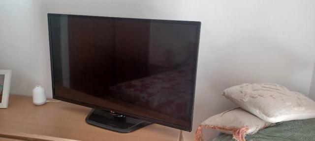 Vendo TV LG , muito boa , em segunda mão , a funcionar perfei