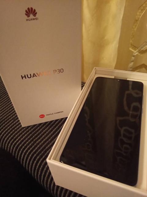 Vendo telemóvel novo Huawei P30 tripla camara
