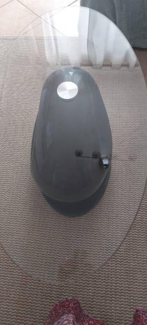 Mesa de centro em vidro , oval com pé em cerâmica preto