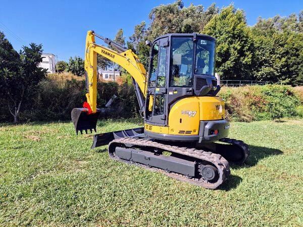 Mini escavadora marca yanmar